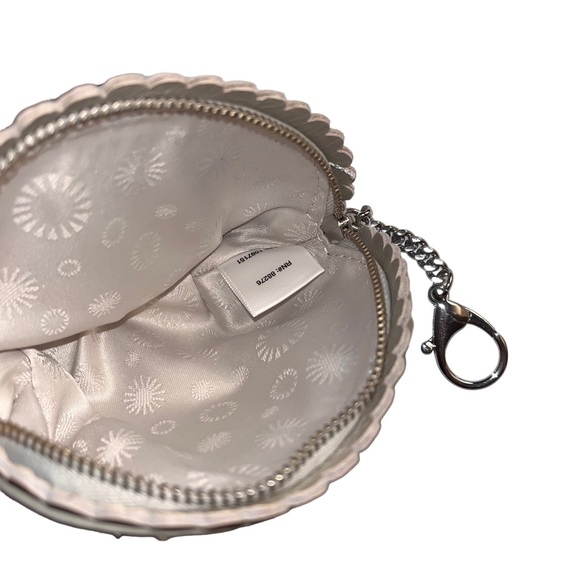 NEW UGG Silver GWP Clamshell Leather ZIPPER Pouch With Clip Scalloped Detail
